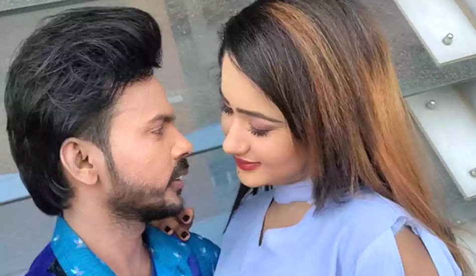 সংবাদ সম্মেলনে স্ত্রী রিয়া মনিকে ডিভোর্স দেবেন বলে ঘোষণা হিরো আলমের